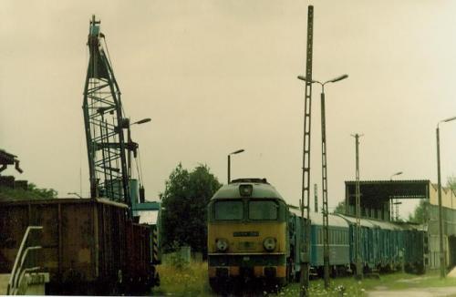 ST44-281 z pociągiem ratunkowym